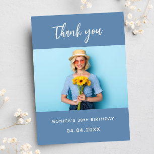 Cartão De Agradecimento Foto azul empoeirada de aniversário simples elegan