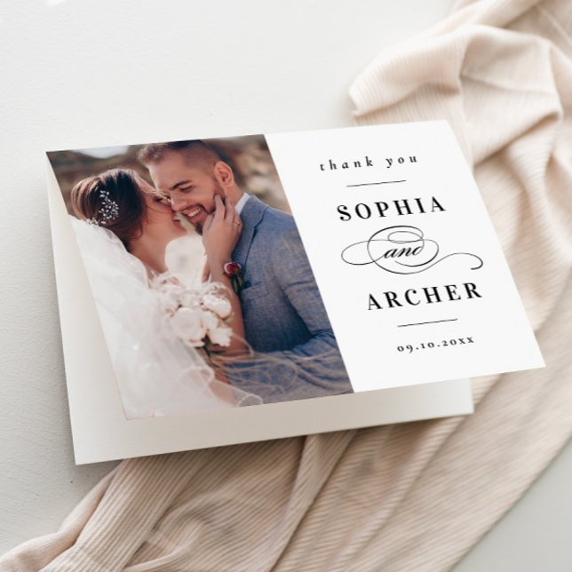 Cartão De Agradecimento Foto Clássica de Casamento Preto e Branco (Elegant Black and White Type Photo Wedding Thank You Card.)