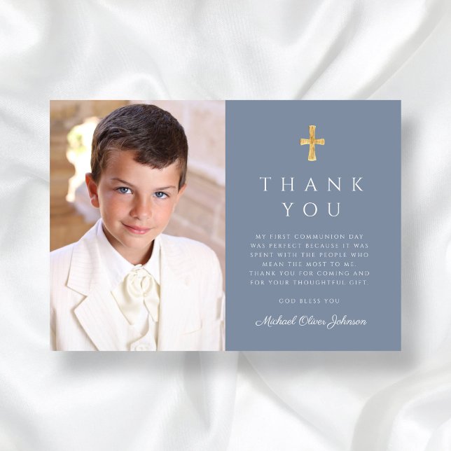 Cartão De Agradecimento Foto da Primeira Comunhão de Blue Cross Boy Modern (Modern Dusty Blue Cross Boy Photo First Communion Thank You Card)