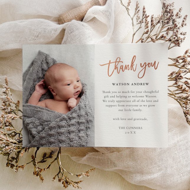 Cartão De Agradecimento Foto de Bebê com Script Moderno (Modern rose gold script baby photo thank you card.)