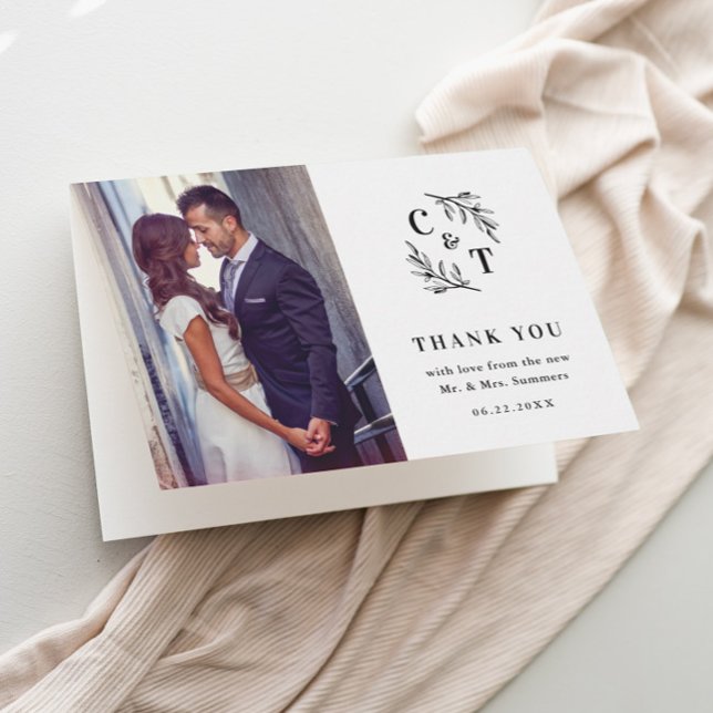 Cartão De Agradecimento Foto de Casamento Branco e Preto do Monograma Eleg (Elegant Monogram Greenery Leaves Wedding Photo Thank You Cards.)