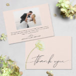 Cartão De Agradecimento Foto De Casamento Da Flor De Água Chic<br><div class="desc">Obrigado em carta chic com uma linda flor branca na frente,  este casamento rosa pincelado obrigado cartões que mostram sua foto e mensagem no verso. CORRESPONDENTE a itens na nossa coleção.</div>