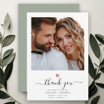 Cartão De Agradecimento Foto de casamento Dourado do Rosa de Caligrafia Mo<br><div class="desc">Este moderno chic imprimiu rosa gold core,  obrigado a notar que apresenta caligrafia com script,  escrita escrita em letra mão,  ao lado dos seus nomes na elegante serifpografia sob sua foto favorita de casamento. Esta é a versão empoeirada verde e branca.</div>
