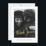 Cartão De Agradecimento Foto de Casamento Minimalista Obrigado Cartão-post<br><div class="desc">Cartões de agradecimentos de casamento minimalista e elegante com letra simples. O texto e as mensagens podem ser editados na parte traseira do cartão. Para personalização mais avançada deste design, por exemplo, alteração do layout, da fonte ou do tamanho do texto, clique no botão "PERSONALIZAR" acima. Por favor, entre em...</div>