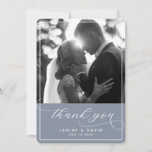 Cartão De Agradecimento Foto de Casamento Moderno Azul Dusty, Script Elega