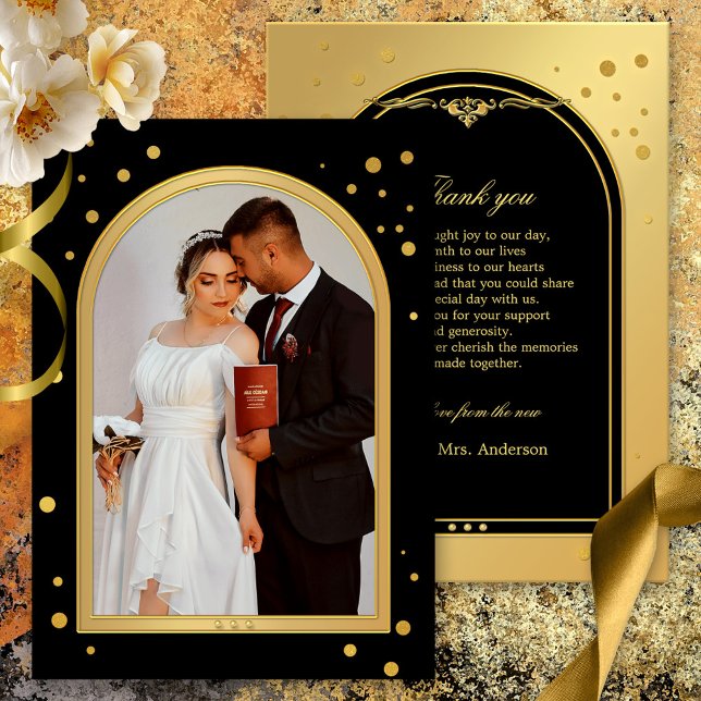 Cartão De Agradecimento Foto de Casamento Preto Dourado Confetti Sparkles (Wedding Thank You card showing your photo framed by a black and gold design with sparkling confetti.)