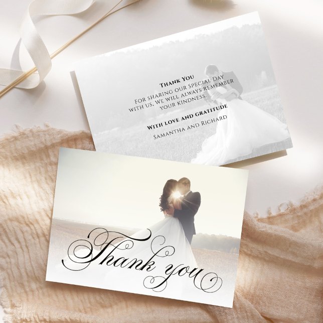 Cartão De Agradecimento Foto de Casamento - Script de Caligrafia (Elegant calligraphy script wedding thank you card with a 2-photo template. )