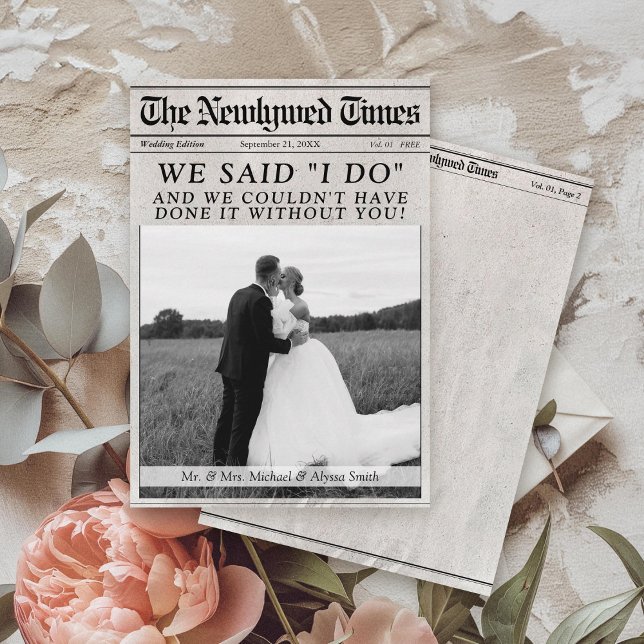 Cartão De Agradecimento Foto de casamento único do jornal moderno (The Newlywed Times Unique black and white wedding photo Newspaper theme modern thank you card)
