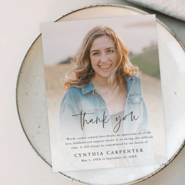 Cartão De Agradecimento Foto do Memorial do Funeral Moderno (Modern script simple photo memorial thank you card.)
