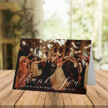 Cartão De Agradecimento Foto Personalizada De Casamento De Caligrafia Eleg<br><div class="desc">Diga obrigado seu estilo com esta elegante e trendy foto de casamento,  obrigado cartas. O design é fácil de personalizar com sua própria foto e redação e sua família e amigos ficarão entusiasmados quando receberem esse obrigado fabuloso.</div>