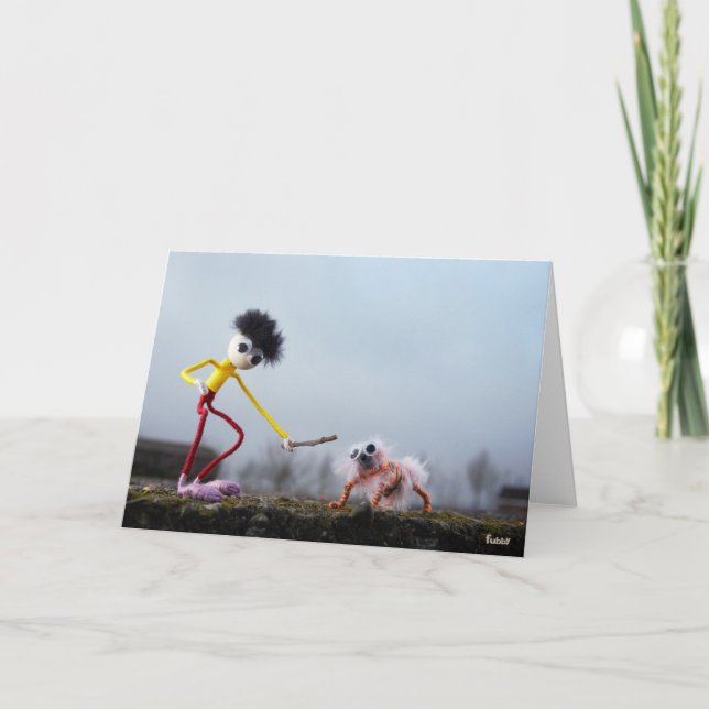 Cartão De Agradecimento Fubby speelt buiten met dier. (Frente)