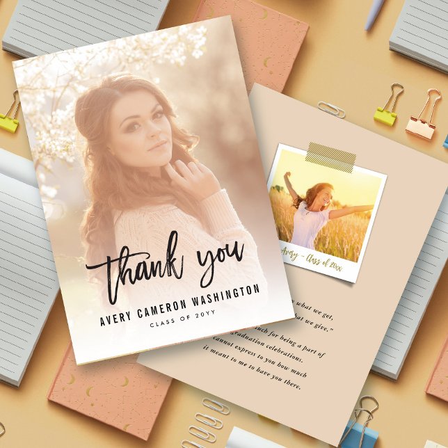 Cartão De Agradecimento Graduação de Fotografias com Script de Pincel Pret (Black Brush Script Calligraphy Modern Photo Graduation Thank You Card @ zazzle.com/color_therapy)