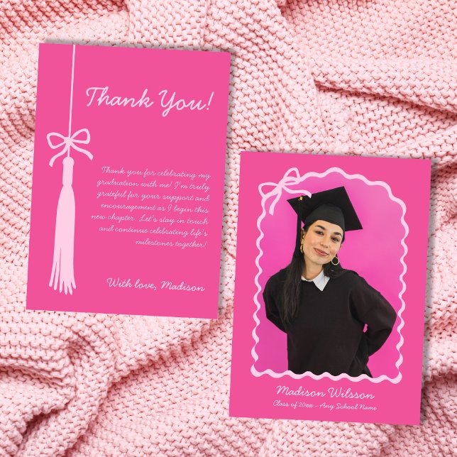 Cartão De Agradecimento Graduação de Tassel e Arco - Formando Rosa 2025 (Tassel & Bow Pink Grad Photo 2025 Graduation Thank You Card)