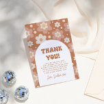 Cartão De Agradecimento Groovy One Boho Daisy Retro Party<br><div class="desc">Um cartão de obrigado para corresponder à nossa coleção do Groovy One Boho Daisy Retro primeiro aniversario Party. Este design apresenta um padrão hippie vintage de flores margaridas arch em um esquema de cores boho. Há uma mensagem de obrigado editável. A parte de trás do cartão é a foto personalizada...</div>