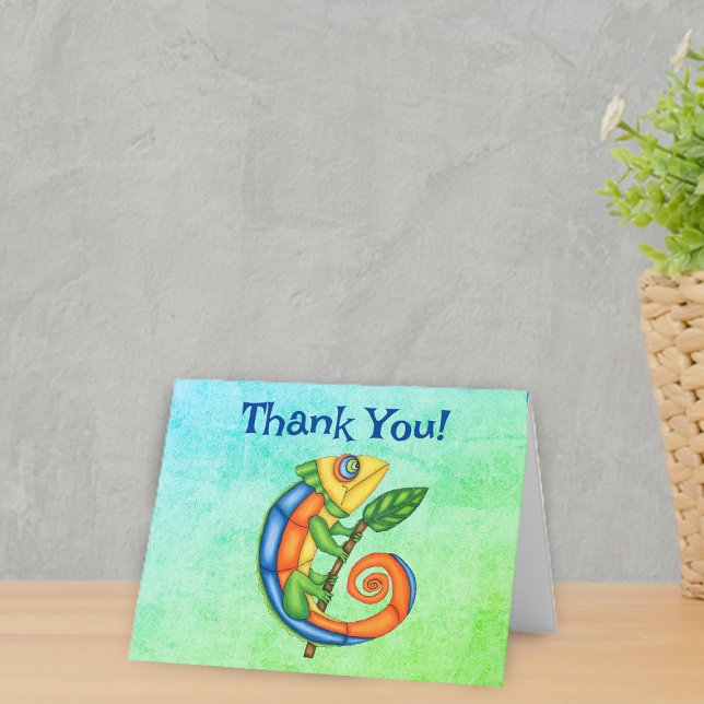 Cartão De Agradecimento Lizard Brito Cores Brilhantes Folhas Vermelhos (Brightly coloured fantasy cute lizard with leaf on green blue mix Thank You cards.)