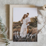 Cartão De Agradecimento Manuscrito com Casamento Fotográfico de Retrato Co<br><div class="desc">Envie obrigados para a família e amigos com este cartões de agradecimentos. Ele apresenta um script branco, com letras de mão, com cobertura de sotaque cardíaco. Este cartões de agradecimentos fotográfico é perfeito para casamentos, graduações e muito mais. Personalize adicionando sua foto e detalhes. Escolha entre a grande variedade de...</div>