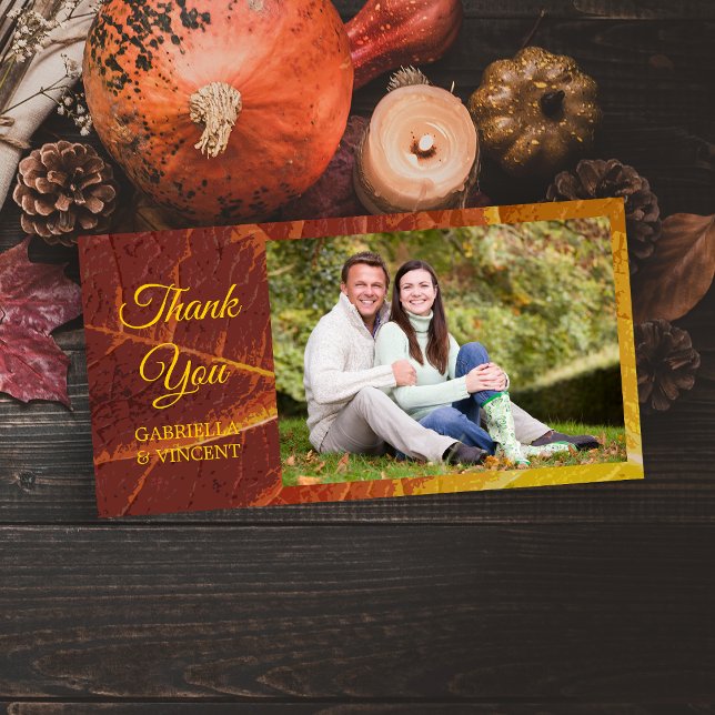 Cartão De Agradecimento Máscaras do obrigado do casamento do outono você (Show gratitude after your Fall wedding or shower with the seasonal Shades of Autumn Thank You Card.)
