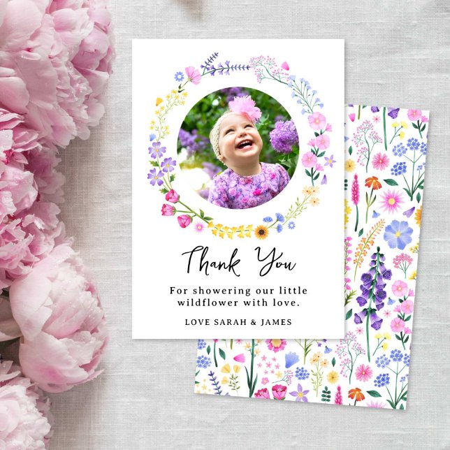Cartão De Agradecimento Meninas Pequenas Flores Silvestres Aniversário de  (Little Wildflower Girls 1st Birthday Photo Thank You Card)