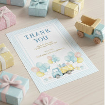 Menino Faz Um Ano Com Caminhão Basculante