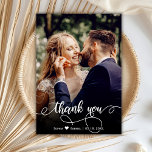 Cartão De Agradecimento Modern Hand Lettered Wedding Photo Thank You Card<br><div class="desc">Modern Hand Lettered Wedding Photo Thank You Card. Modern Stylish wedding thank you postcard template featuring a full vertical photo on the front with the text "Thank You" in a swirly hand lettered typography script font in white on the picture. 2-sided card with 2 photo. Personalize the custom name and...</div>