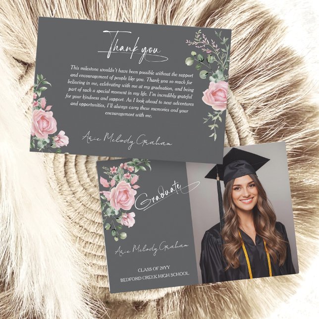 Cartão De Agradecimento Modern Pink Roses Script Graduation Photo (Criador carregado)