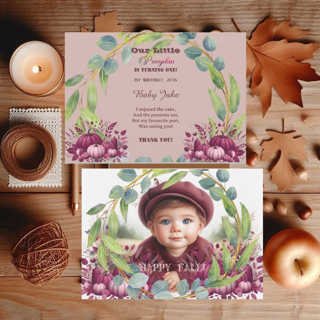 Cartão De Agradecimento Nosso Pequeno primeiro aniversario Roxo Da Bomba (Our Little Pumpkin Purple 1st Birthday Fall Wreath Thank You Card)