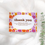 Cartão De Agradecimento Olá Bebê Retro Daisy Chá de fraldas Obrigado<br><div class="desc">Chá de fraldas retrorreflector laranja e roxo, obrigado cartões com um padrão de flor margarida e ranhura. A frente desta placa apresenta um plano de fundo floral com uma camada oval branca no centro. O padrão de margarida florida é um padrão desenhado à mão no estilo de desenho animado com...</div>