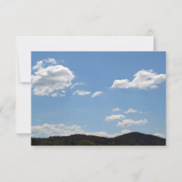 Cartão De Agradecimento Paisagem com colinas verdes, árvores e nuvens