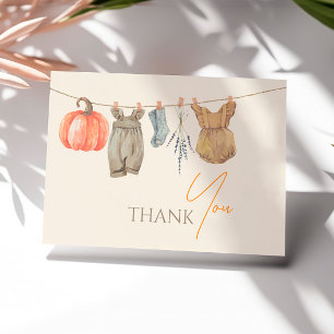 Cartão De Agradecimento Pequeno Chá de fraldas de Pumpkin Fall Clothes Gir