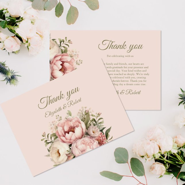 Cartão De Agradecimento Pêssego Romântico e Casamento Floral Rosa Esbranqu (Romantic Peach and Blush Pink Floral Wedding Thank You Card on a table with pale pink flowers.)