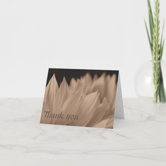 Cartão De Agradecimento Pétalas de Flor na Sepia (Frente)