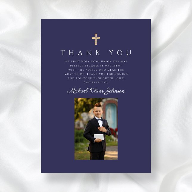 Cartão De Agradecimento Primeira Comunhão de Marinho Elegante, de Menino C (Elegant Navy Blue Catholic Boy First Communion Thank You Card)
