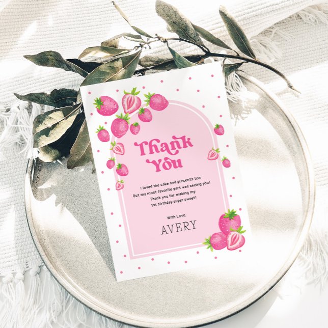 Cartão De Agradecimento Primeiro primeiro aniversario de morango rosa-clar (Criador carregado)