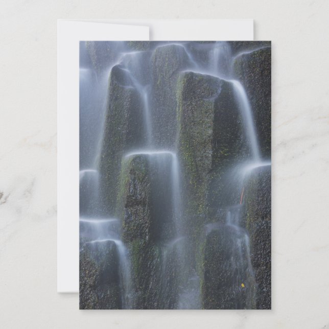 Cartão De Agradecimento Quedas De Água Sobre Colunas De Basalto (Frente)