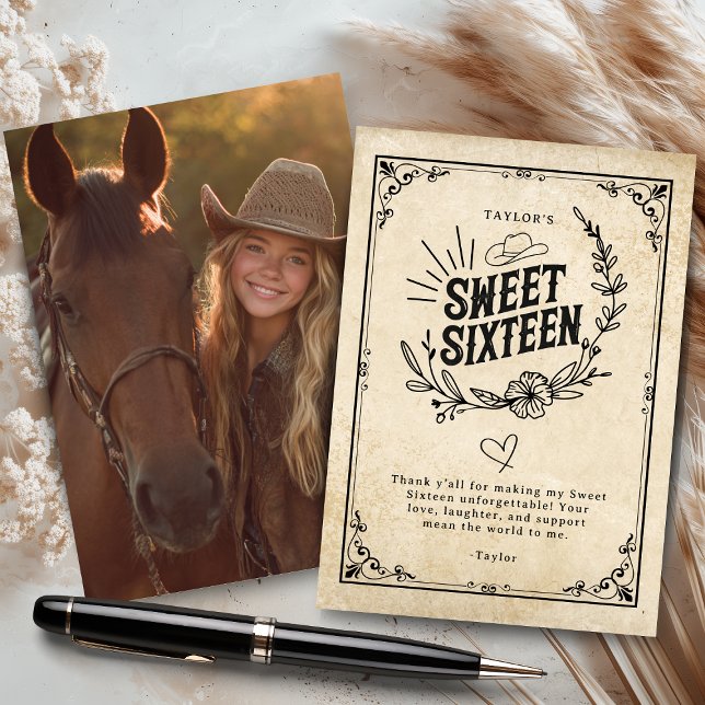 Cartão De Agradecimento Rapariga rustica, doce 16 fotos (Rustic beige cowgirl sweet sixteen thank-you card with floral design and western photo.)