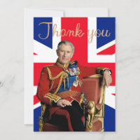 Rei Charles III com bandeira britânica