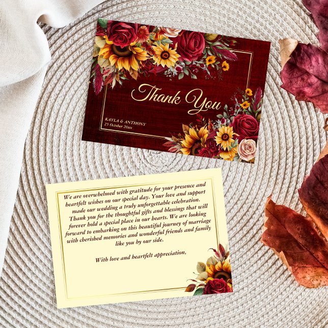 Cartão De Agradecimento rosas-burgundo-casamento outono girassóis amarelos (Fall rustic cottage-core wedding burgundy roses yellow sunflowers thank you card)