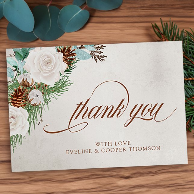 Cartão De Agradecimento Ruptura de pinheiro russo e rosas brancas de inver (Winter Wedding thank you card with elegant calligraphy, white roses, eucaluptus and pine)