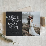 Cartão De Agradecimento Rustic Chalkboard Hand Lettered Photo Casamento<br><div class="desc">Dê obrigados para a família e amigos por fazerem parte do seu casamento com este obrigado rústico,  seu cartão plano com um fundo de quadro negro,  caligrafia moderna e padrão floral. Outras cores estão disponíveis.</div>