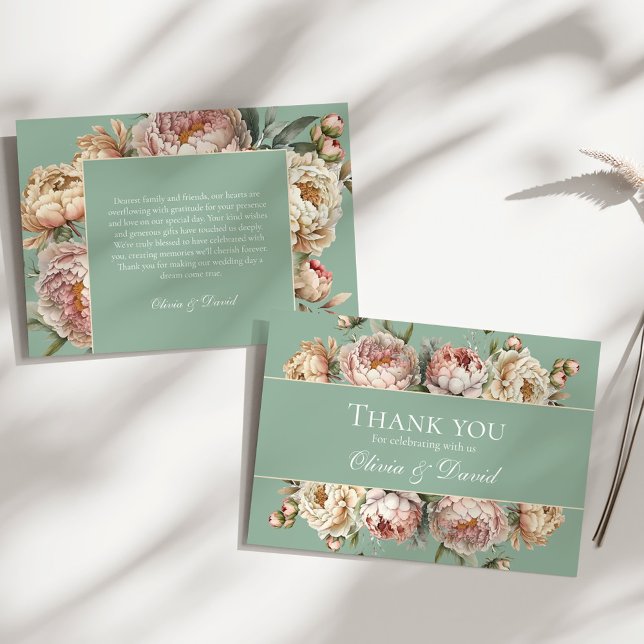 Cartão De Agradecimento Sage Verde Peônia Floral Faixa Casamento Obrigado (Rustic Pastel Sage Green Blush Pink Peony Wedding Thank You Card on a sunny white boho table.)