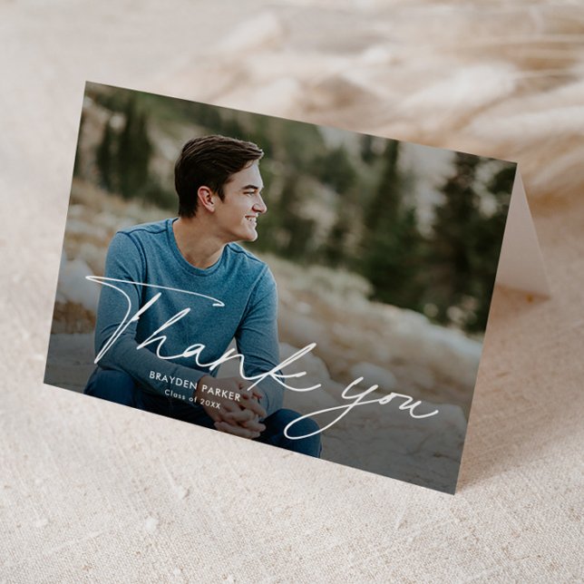 Cartão De Agradecimento Script Foto Graduação (Modern Script Graduation Photo Folded Thank You Card.)