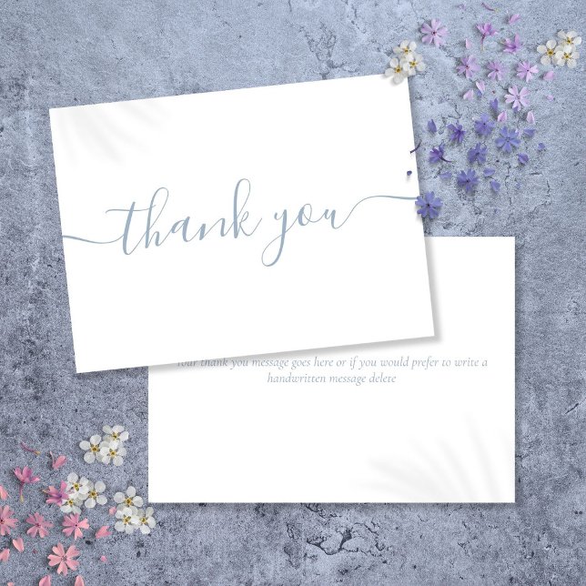 Cartão De Agradecimento Simples Moderno Elegante Script Azul Po (Simple Modern Elegant Dusty Blue Script Thank You Card)