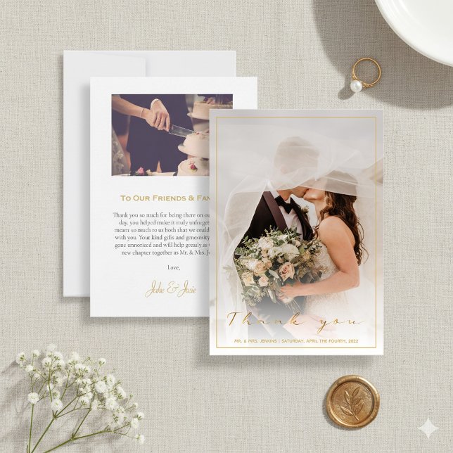 Cartão De Agradecimento Sua foto de casamento, guião dourada e borda (Your wedding photo, gold script and border thank you card.)