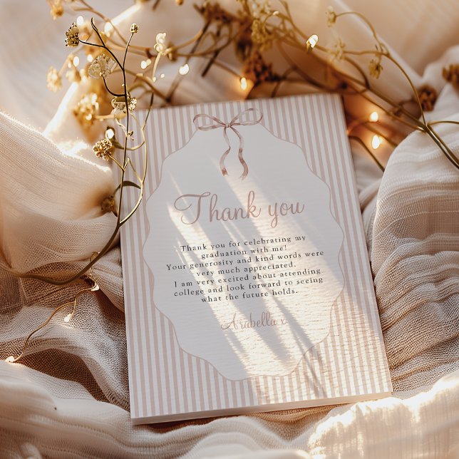 Cartão De Agradecimento Sweet Pinstriped Beige Bow Graduation (Criador carregado)
