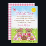 Cartão De Agradecimento Teddy Bears Picnic Birthday Pink Gingham<br><div class="desc">Este cartões de agradecimentos giro e caprichoso apresenta ursos adoráveis tendo um piquenique num pano cor-de-rosa com gingham, como mel, melancia, doce de morango, limonada e torta. Ao fundo está um céu azul brilhante e sol, borboletas e margaridas. O texto combina fontes decorativas e serif para um aspecto na moda...</div>