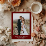 Cartão De Agradecimento Texto e foto do elegante vermelho escuro | Casamen<br><div class="desc">Estes casamento minimalista e elegante,  os cartões de agradecimento apresentam um texto branco moderno em um fundo vermelho escuro,  marrom,  com sua foto pessoal. Uma aparência simples e na moda.</div>