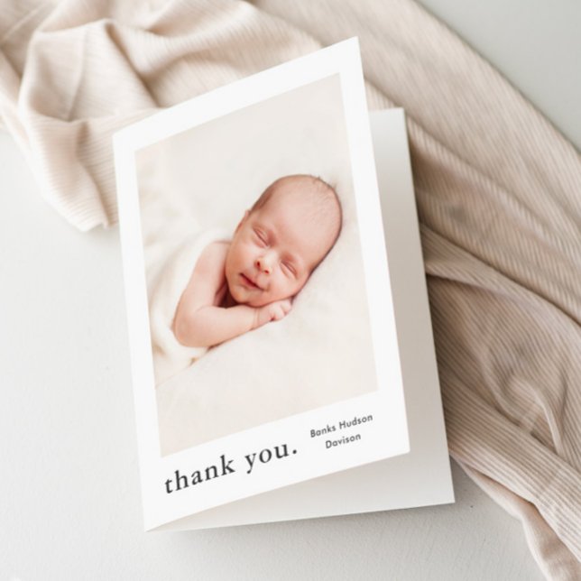 Cartão De Agradecimento Tipo simples Photo Baby (Simple typography baby photo thank you card.)