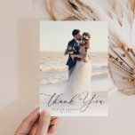 Cartão De Agradecimento trendy black script obrigado de casamento<br><div class="desc">a escrita negra moderna e uma bela fotografia dos recém-casados,  a imagem e o texto podem ser personalizados.</div>