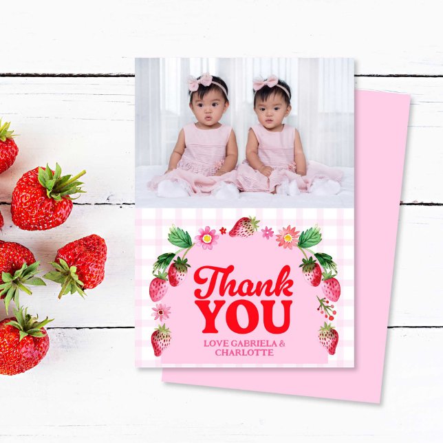 Cartão De Agradecimento Twins Conjunto Berry Primeiro Aniversário Foto de  (Twins Joint Berry First Birthday Strawberry Photo Thank You Card)