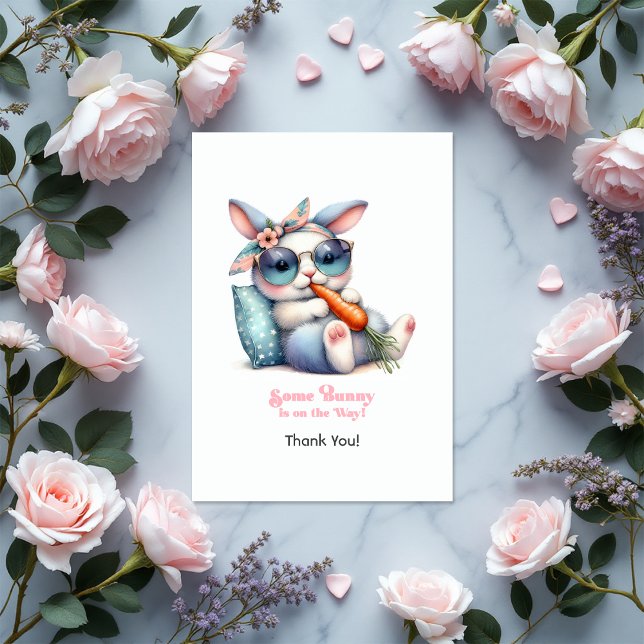 Cartão De Agradecimento Um Coelhinho Está A Caminho Do Chá de fraldas (Some Bunny Is On the Way Baby Shower Thank You Card)
